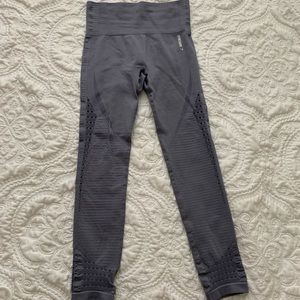 Gym shark leggings